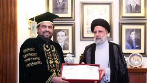 اعطای مدرک دکترای افتخاری دانشگاه کراچی به دکتر رئیسی از سوی رئیس دانشگاه